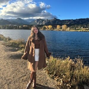 Meet your Posher, Chloe